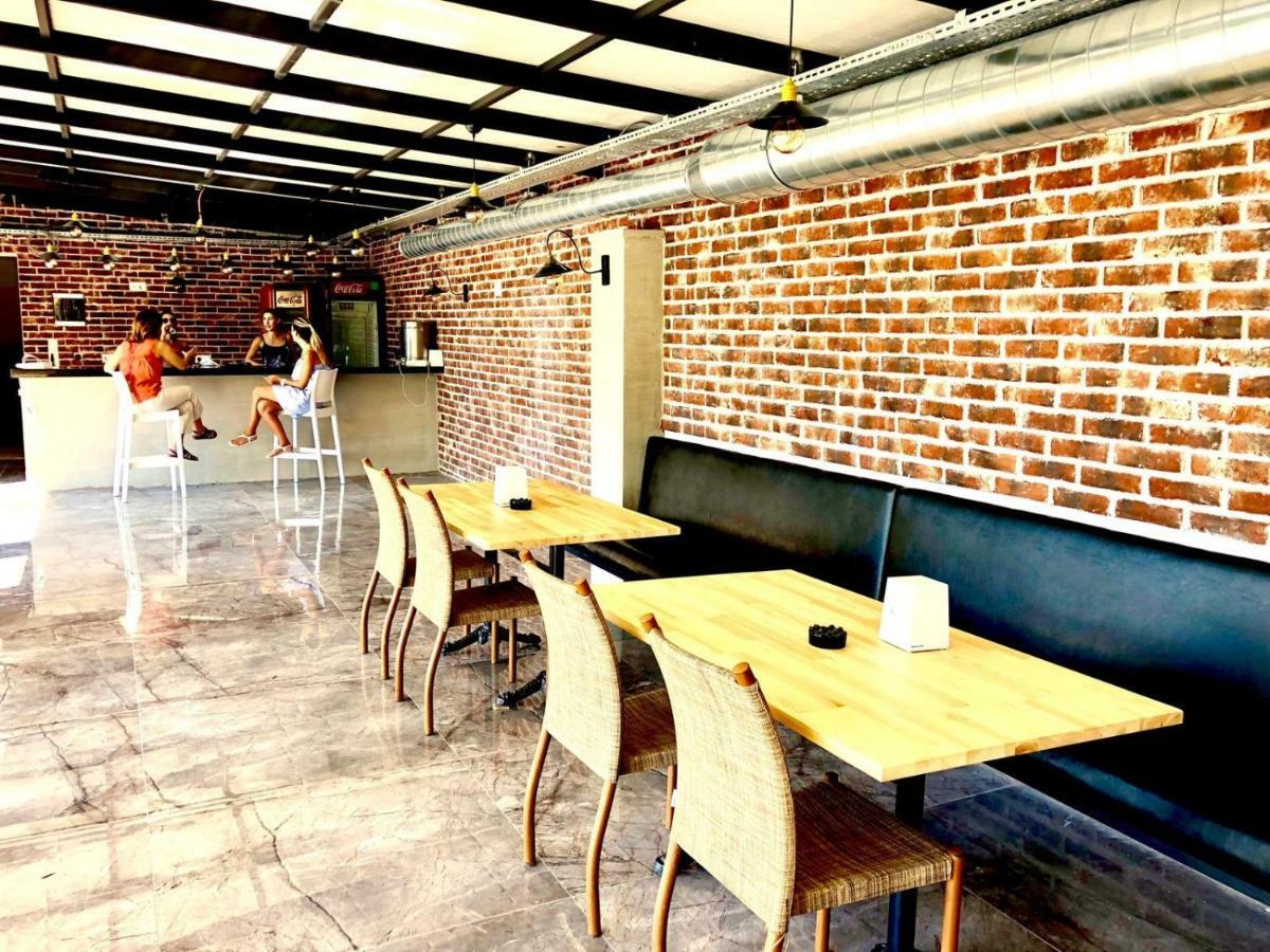 Victoria Hotel And Lounge โฟชา ภายนอก รูปภาพ