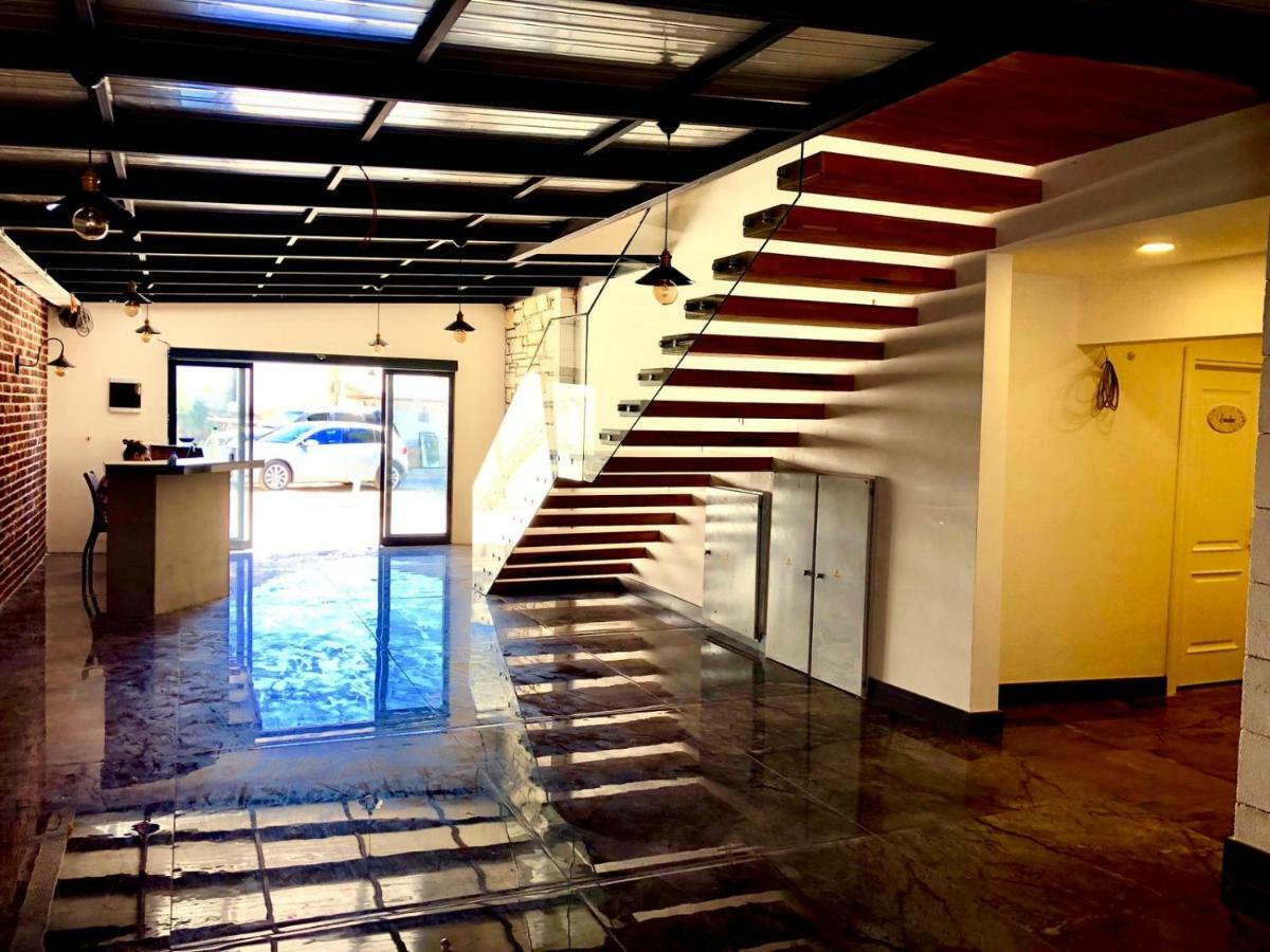 Victoria Hotel And Lounge โฟชา ภายนอก รูปภาพ