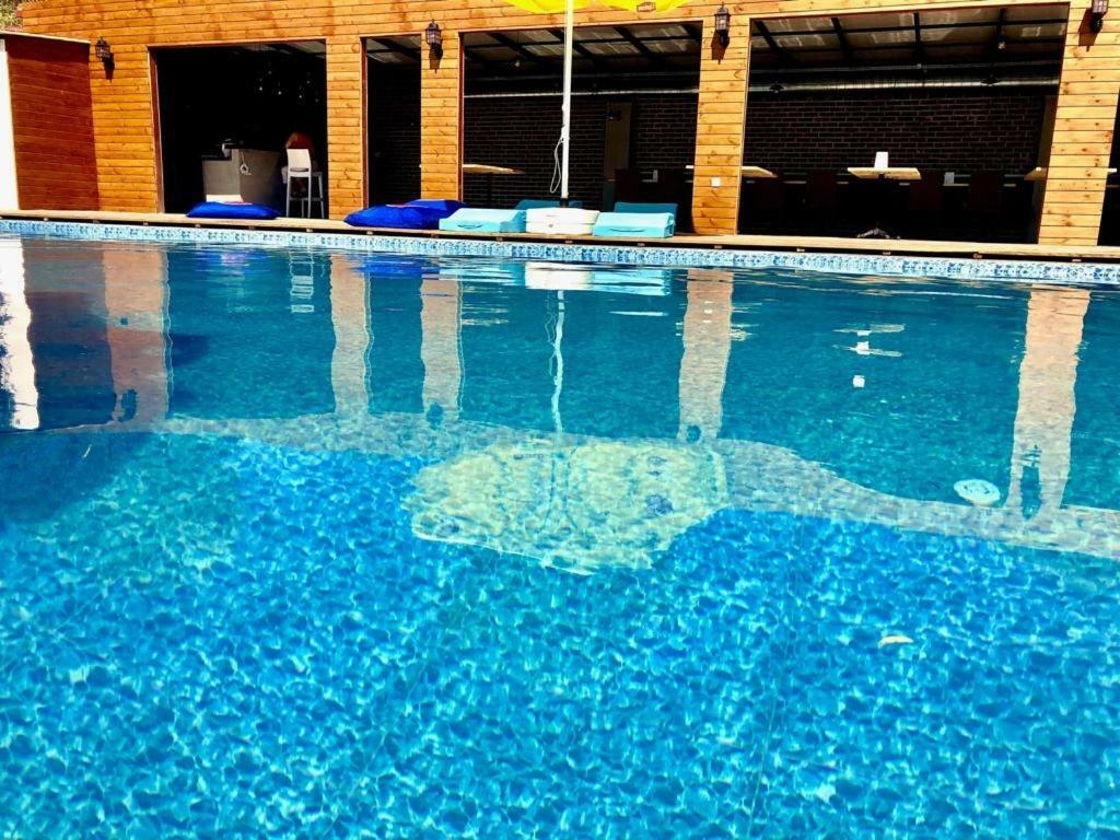 Victoria Hotel And Lounge โฟชา ภายนอก รูปภาพ