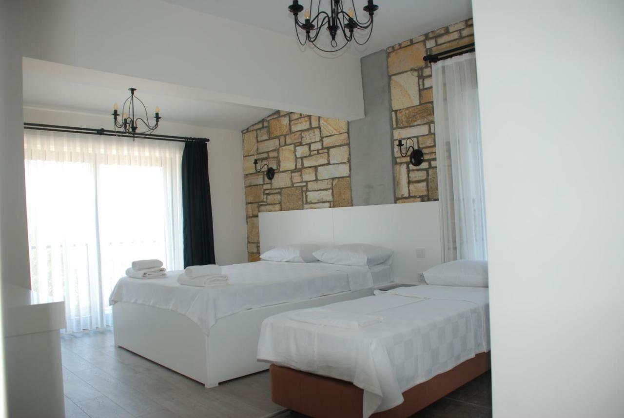 Victoria Hotel And Lounge โฟชา ภายนอก รูปภาพ