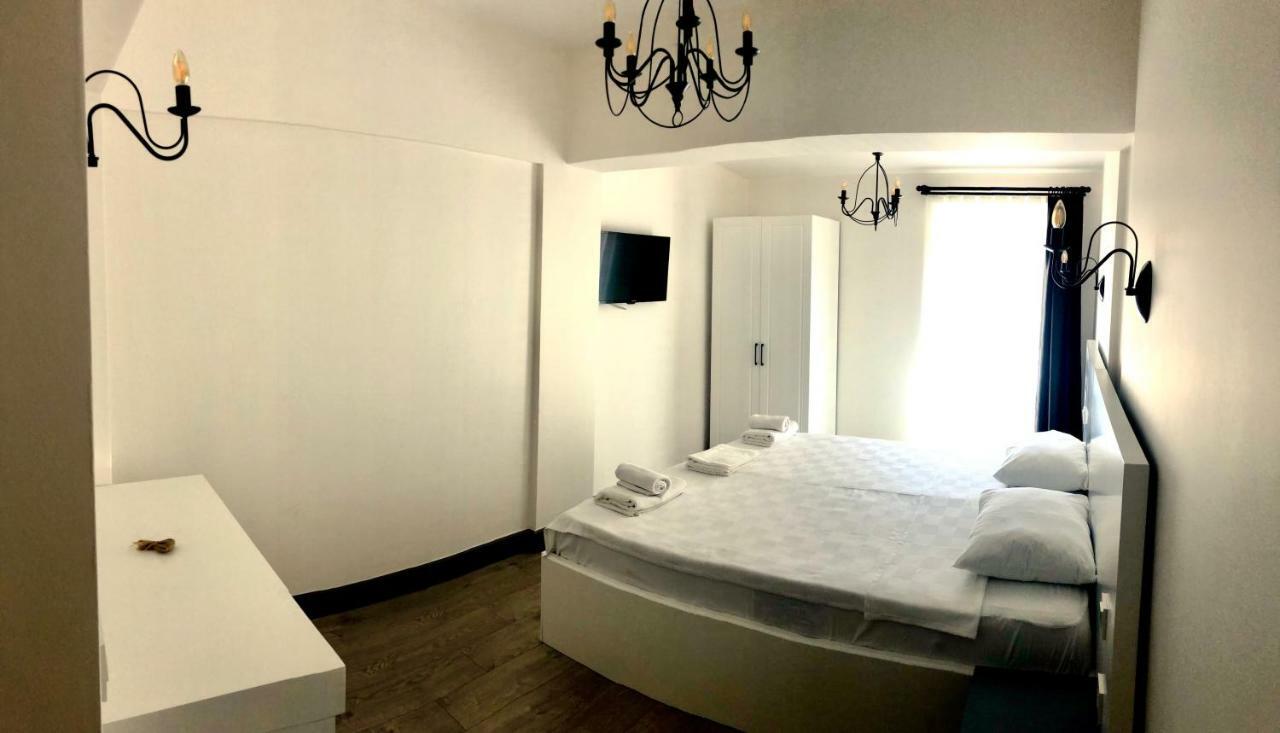 Victoria Hotel And Lounge โฟชา ภายนอก รูปภาพ