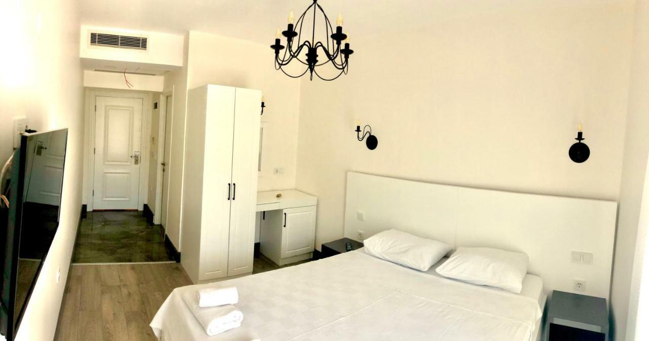 Victoria Hotel And Lounge โฟชา ภายนอก รูปภาพ