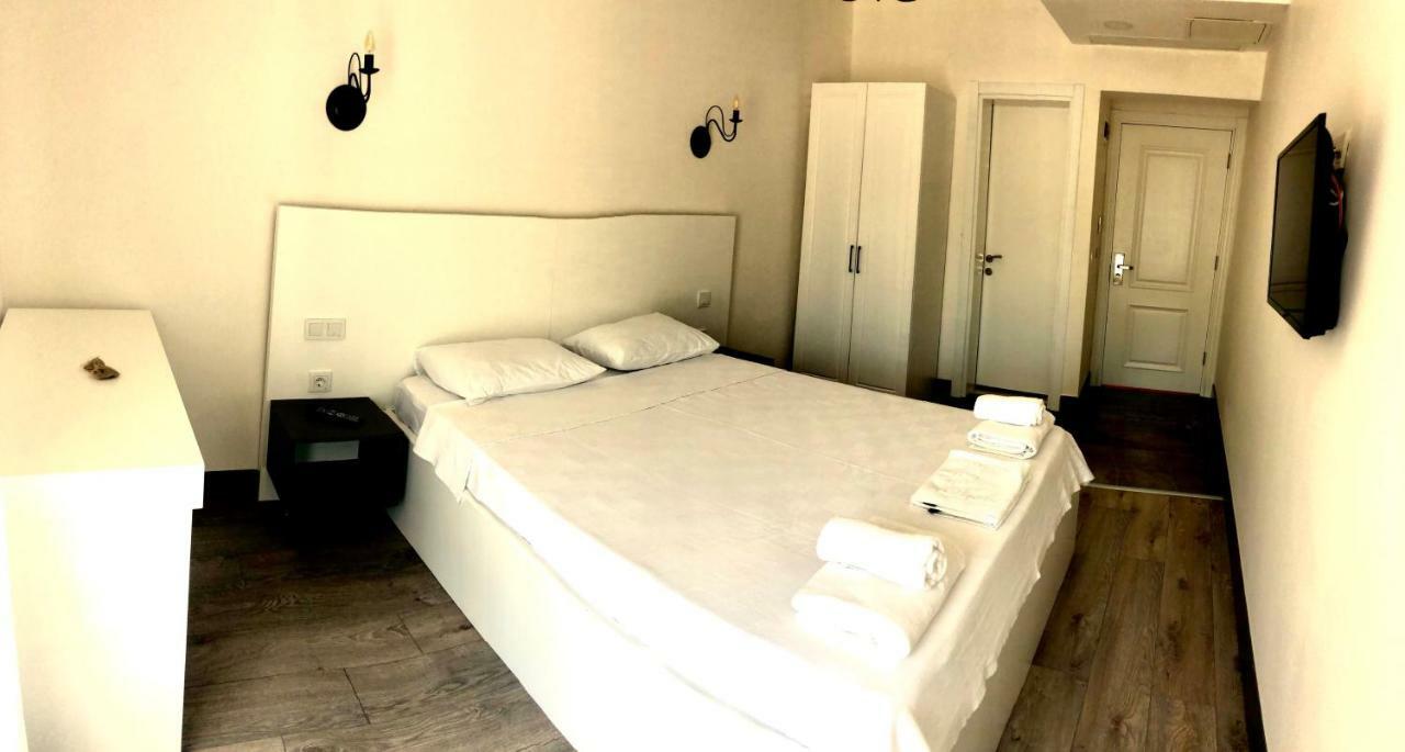Victoria Hotel And Lounge โฟชา ภายนอก รูปภาพ