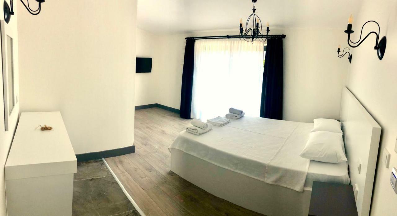 Victoria Hotel And Lounge โฟชา ภายนอก รูปภาพ