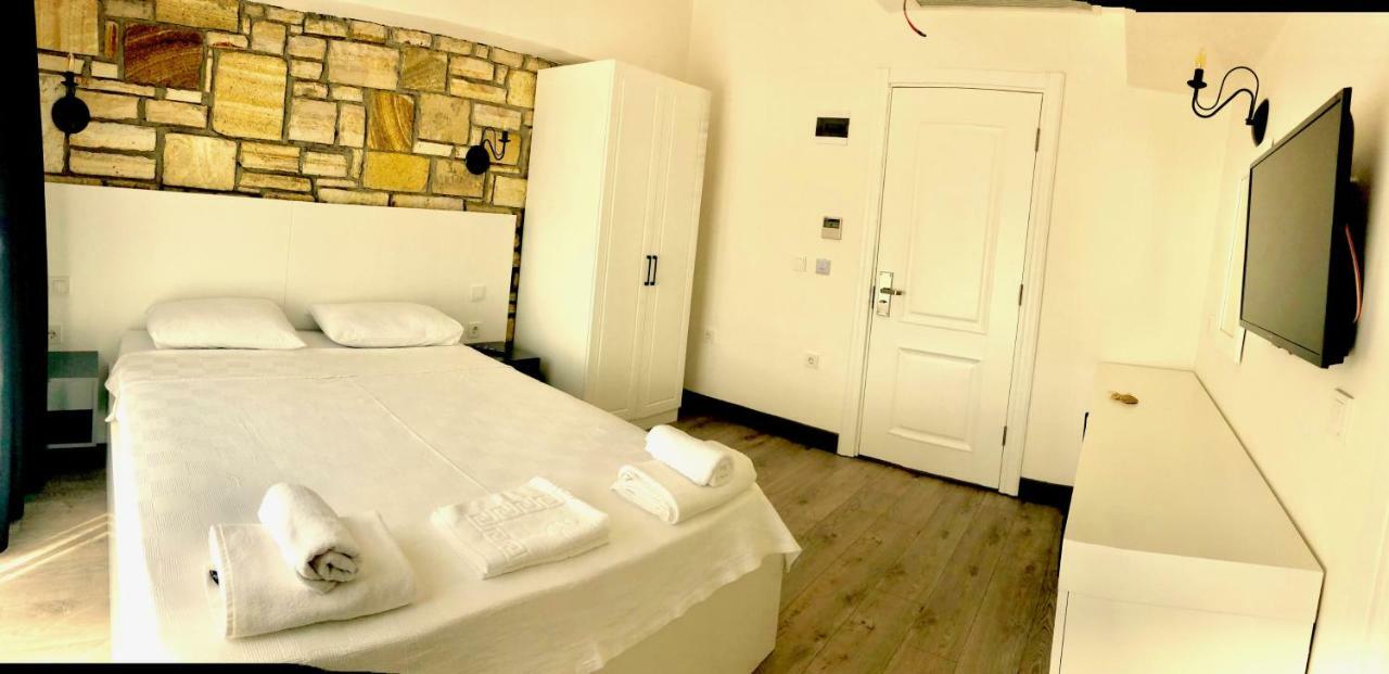 Victoria Hotel And Lounge โฟชา ภายนอก รูปภาพ